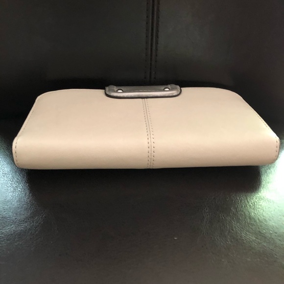 Coach Ashley Slim Envelope Leather Wallet NWT - Picture 5 of 6